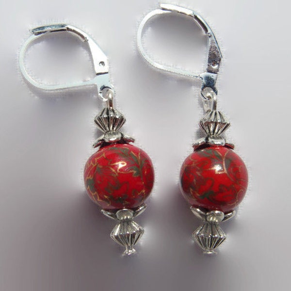 Boucles d'oreille perles céramique rouge motifs chinois dormeuses métal argenté fait main