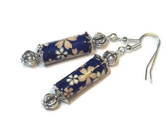 Boucles d'oreille bleu à fleurs avec perles japonaises fait main