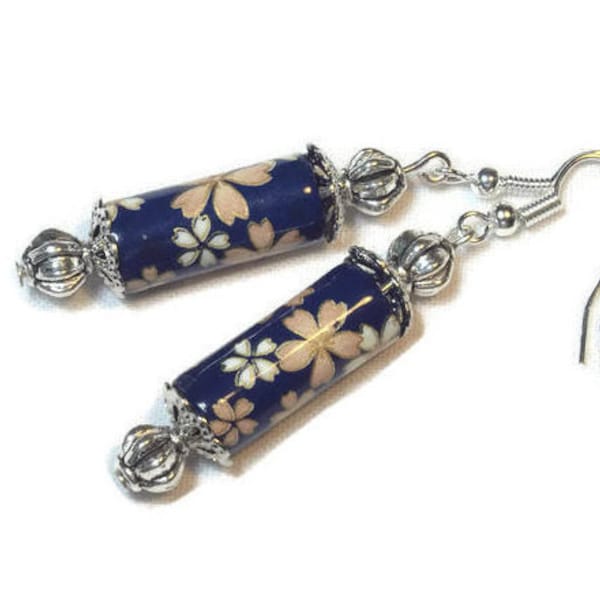 Boucles d'oreille bleu à fleurs avec perles japonaises fait main