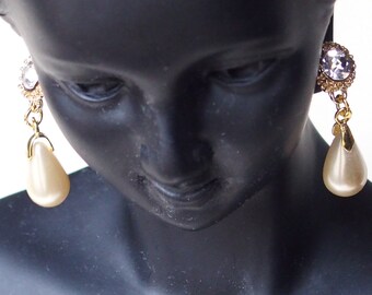 Boucles d'oreilles doré pendantes victorien perles de verre en goutte beige et strass transparent fait main