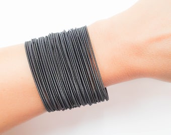 Schwarzes Gitarrensaiten-Armband, Gitarrensaiten-Armband, schwarzes Gitarrensaiten-Spulenarmband, Gitarrenhandgelenkarmband, dünne schwarze Armbänder