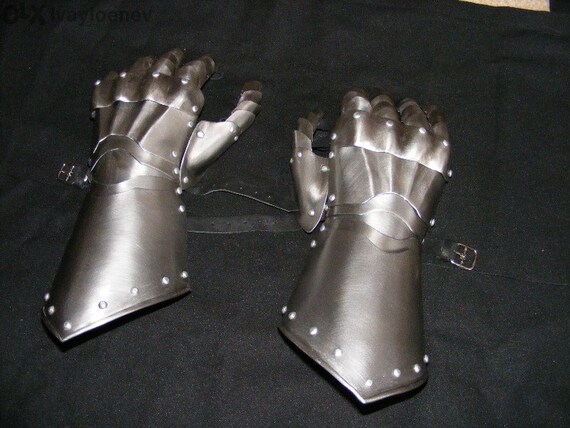 armored gloves