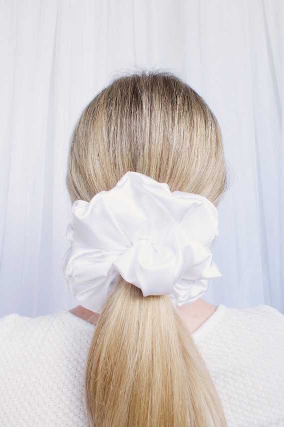 【DAISY SYNDROME】ESSENTIAL SCRUNCHIE white ESSENTIAL SCRUNCHIE white - 감도 깊은 취향 셀렉트샵 29CM