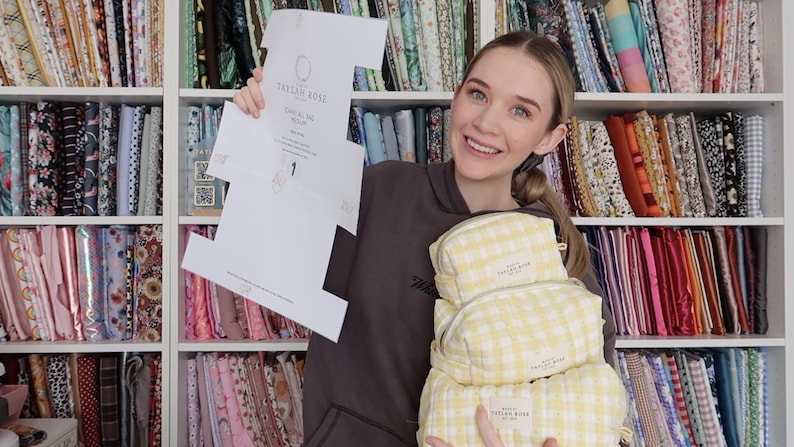 PDF Carry All Bag - Nedladdningsbart mönster och instruktioner för fyrkantig sminkväska i 3 storlekar med osynliga sömmar bild 5