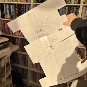 PDF Carry All Bag - Nedladdningsbart mönster och instruktioner för fyrkantig sminkväska i 3 storlekar med osynliga sömmar bild 3
