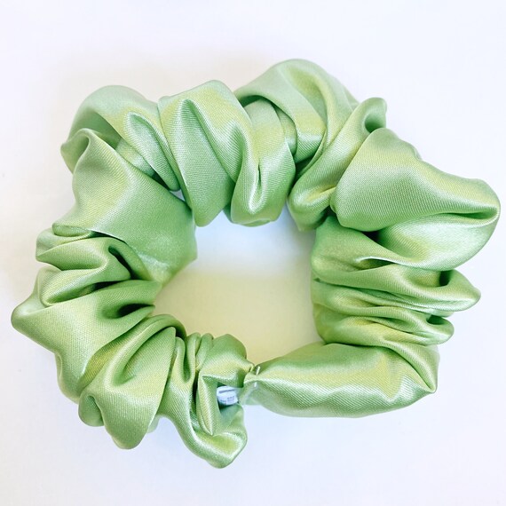 ヘアアクセサリー Hunza G SS24 Green fabric scrunchie (SCRUNCHIE LIME) Hunza G T Crinkle Lime Scrunchie | Shopbop