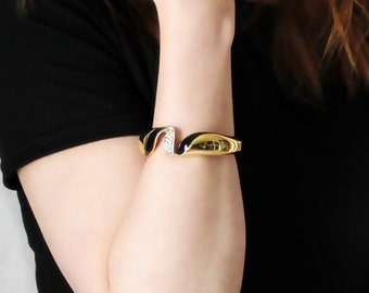 Pulsera vintage de oro con esmalte negro y pedrería blanca
