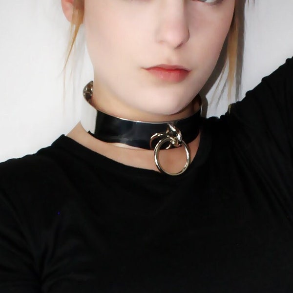 Metal O-Ring Choker Necklace