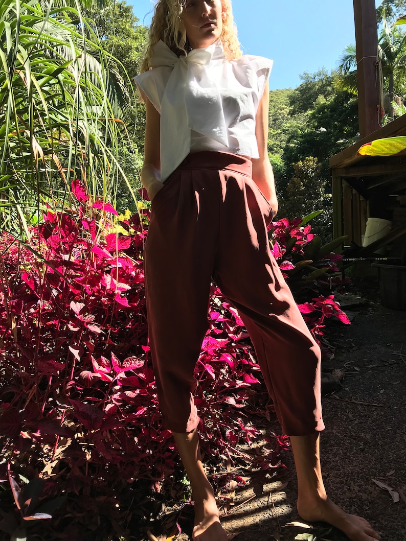 Sleeveless Pussy Bow Blouse lavalli\u00e8re white shirt 100/% cotton minimalist workwear | Cropped raw Edge blouse