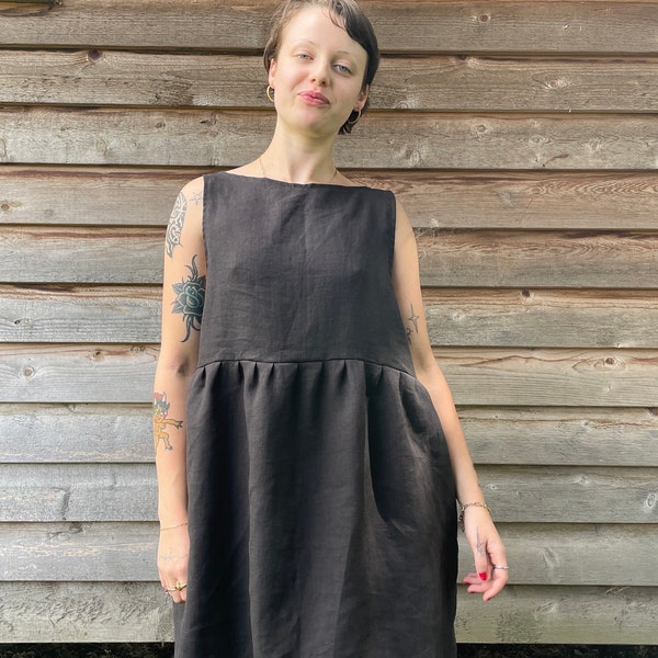 ÄRMELLOSER MINI | Leinenkleid ärmellos | übergroßes Minikleid | Hergestellt in Australien | Slow Fashion | Minimalistisch | hoher Rundhalsausschnitt