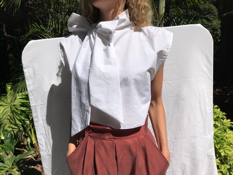 Sleeveless Pussy Bow Blouse lavalli\u00e8re white shirt 100/% cotton minimalist workwear | Cropped raw Edge blouse