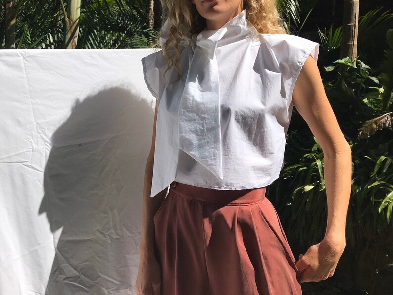 Sleeveless Pussy Bow Blouse lavalli\u00e8re white shirt 100/% cotton minimalist workwear | Cropped raw Edge blouse