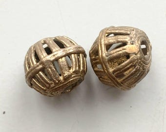 2 Ashanti beads/connectors, hand cast beads, 18 x 11 mm.