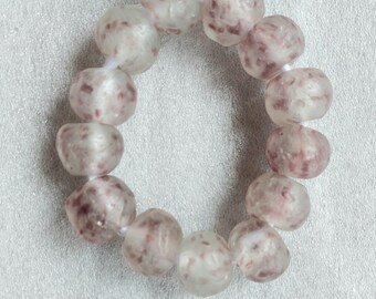 アフリカ産リサイクルガラスビーズ13個（直径20～21mm）、長さ8インチ