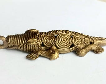 African brass pendant, crocodile (77x31 mm.), gold tone