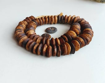 80 polished cow bone saucer beads from Kenya (17-19 x 7-8 mm.), shipped from Spain