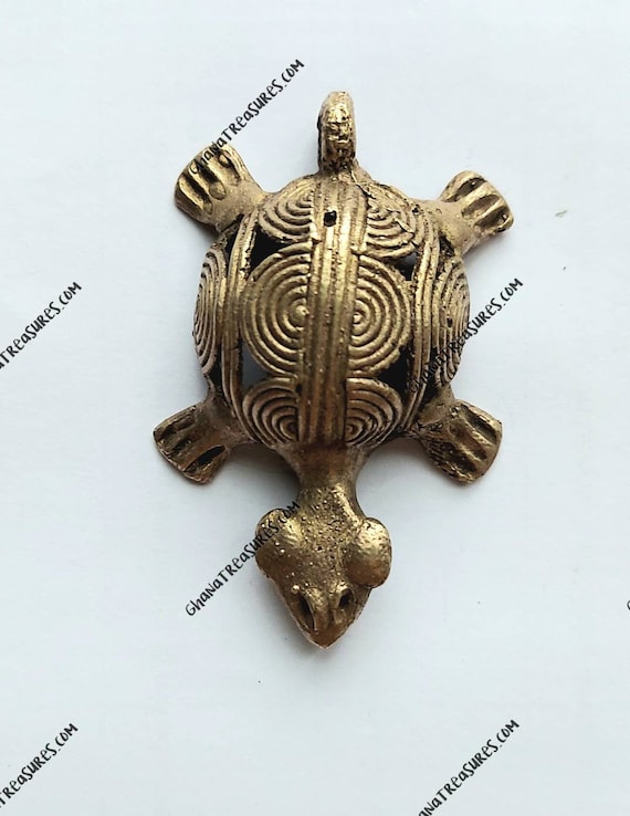 African brass pendant, turtle (51 x 41 mm.), antique tone