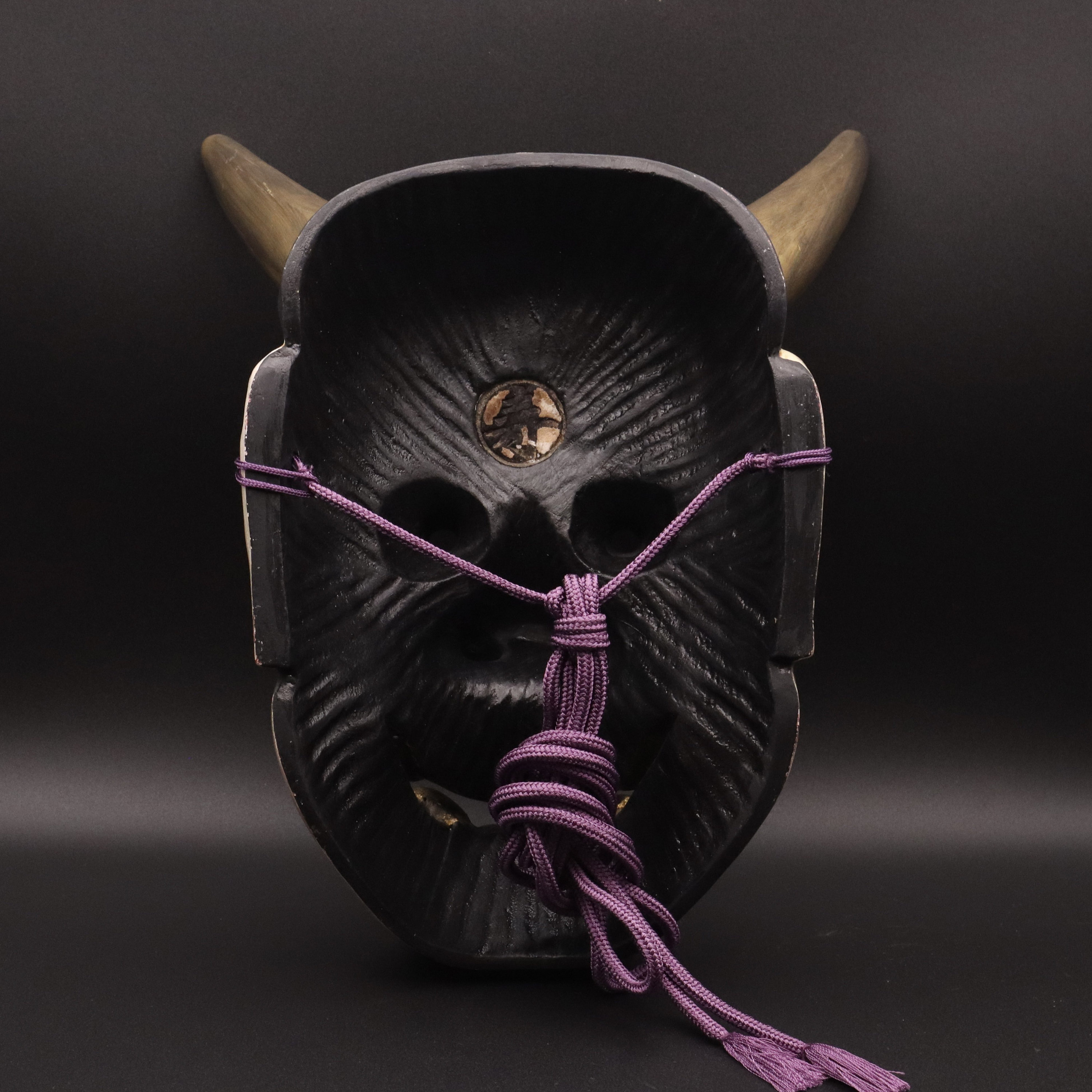 能面　般若　木彫り　手彫り　手仕上げ 般若面 匠の技術で彫られた壁掛け用木彫り 楠面 般若面 木彫り 能面 お