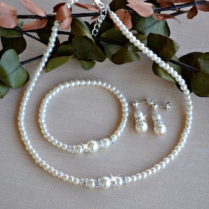 Pearl Bridal Set/ Necklace, Bracelet and Earrings