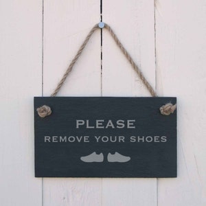 Handgefertigtes Schiefer Schild zum Aufhängen: Bitte entfernen Sie Ihre Schuhe