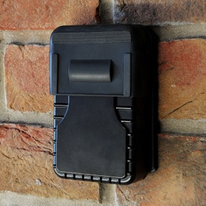 Key Safe, 4-Digit Combination Lock, Wall-Mounted Security Storage Box, Outdoor