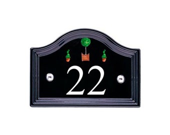 Keramische zwarte brugnummers met boommotieven. Grootte is 16,5 x 12,5 cm