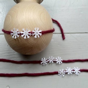 RTS snowflake tie back in red and white, for newborn baby or sitter, photo prop