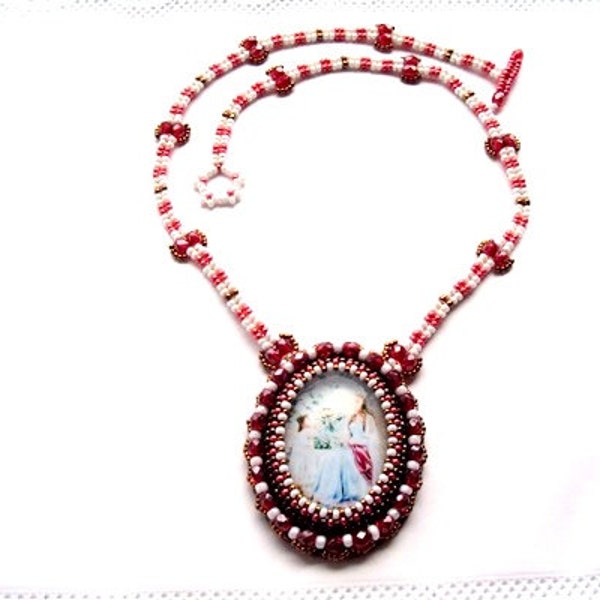 Ange en verre collier perle brodé ange pendentif rouge blanc pendentif broderie bijoux unique prêt à expédier