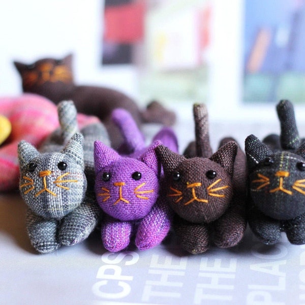 Wholesale : Set of 50 Handmade cat pins, Animal brooch, Fabric cat plush, Cat pin brooch