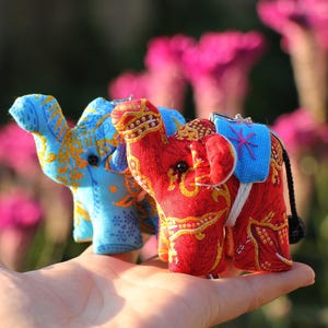 We Make It BIGGER!! Set of 6 elephant key-chains multi-colored