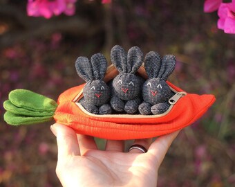 Pluche konijnenset van biologisch katoen in wortelzakje, paasdecor, babycadeau