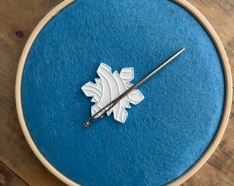 Yarn Flake Snowflake Needle Minder - Soft Enamel Magnet