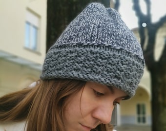 Chapeau artisanal en laine, gris mélangé, avec large bande