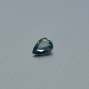 Zafiro natural Pera de piedra preciosa suelta facetada sin tratar 5x6,9x2,4 MM gema de zafiro azul facetada