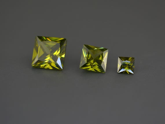 Cubic zirconia 2 - 10 mm square shape olivine/peridot square cut white loose cubic zirconia faceted gem