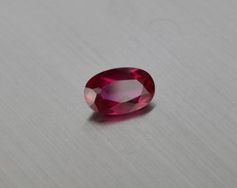 Rubinroter Kunststoff oval 7 x 11 mm