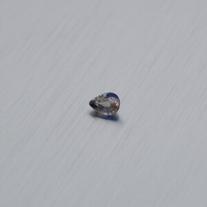 Natural bicolor sapphire blue-yellow faceted CERTIFICATE gemstone  pear 3,1 x 4,3 x 2,2 MM faceted blue-white  sapphire gem HEATED
