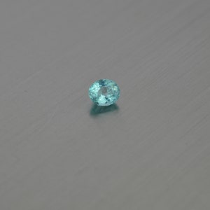 Natürlicher Apatit oval 4 x 6 mm Farbe paraiba