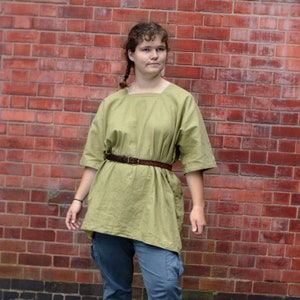 Green LARP Shirt, Square Neck Short-Sleeve Woven Natural Fibre Tunic Top, Linen-look Medieval Character Cosplay Costume, Base-Layer Kirtle