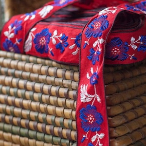 シルク刺繍の花柄が入った白い織りジャカードリボン_フランス製