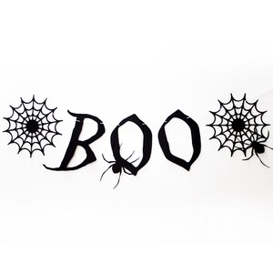 BOO Halloweenowy baner ścienny. Element dekoracyjny. Pająk