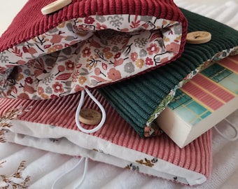 FIN DE SERIE. 1 modèle de chaque.  Pochette molletonnée livre de poche/ /liseuse ou livre broché