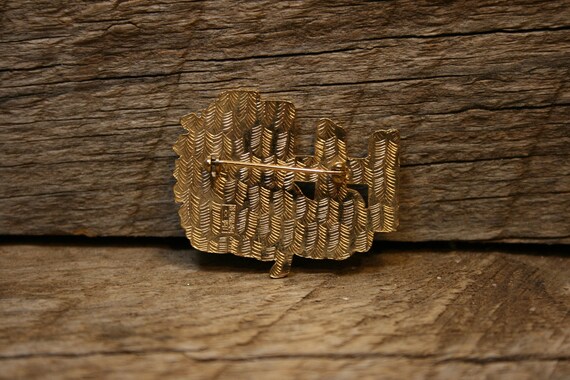 Peter Rabbit Pin - image 5