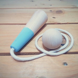Copa de madera hecha a mano y juego de pelota - Juegos tradicionales