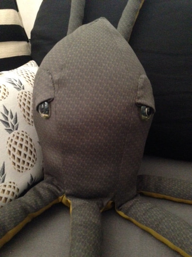 SOLDE giant octopus khaki scales soft cushion trophy