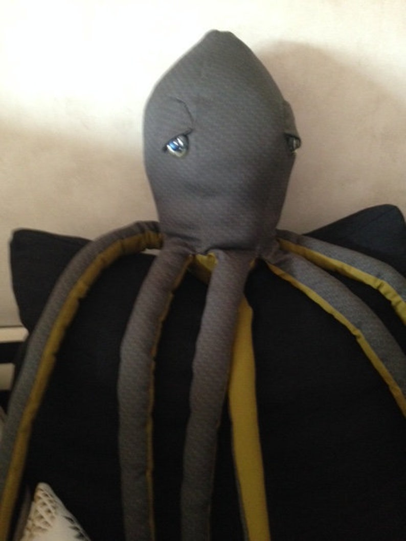 SOLDE giant octopus khaki scales soft cushion trophy