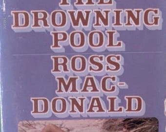 The Drowning Pool by Ross MacDonald // Vintage Paperback