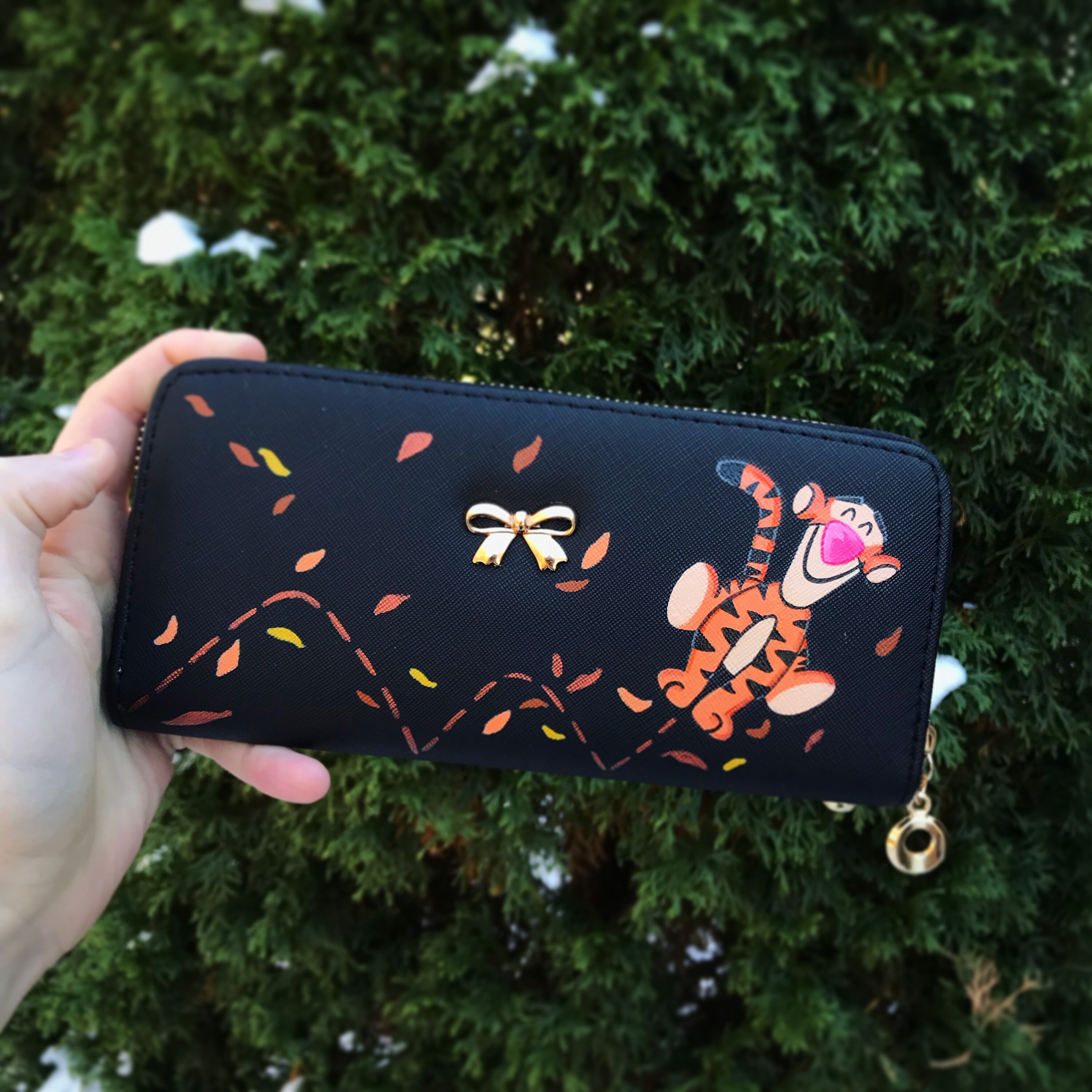 loungefly tigger wallet