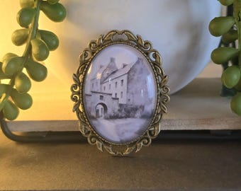 Midhope Castle Brooch | Inspired by Lallybroch on Outlander - Black & White