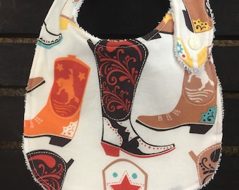 Babador estilo western com botas de cowboy